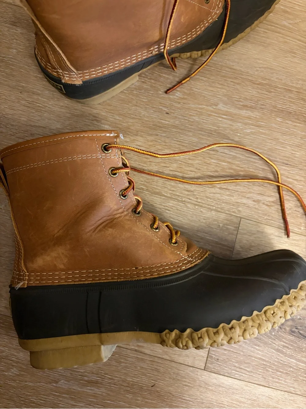 Rarely worn men’s LL Bean boots - excellent condition!
